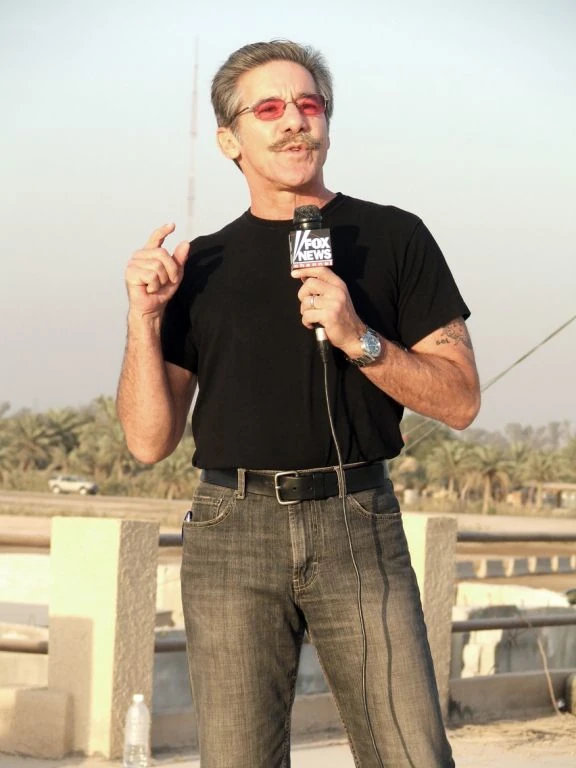 Geraldo standing with microphone in Iraq